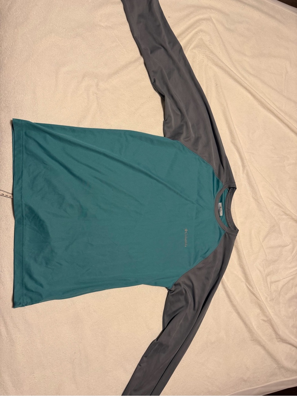 Columbia Men's Teal Body with Charcoal Sleeves Long-Sleeve Shirt